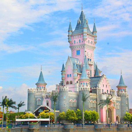 Nostalgia Hotel Near Tianjin Polar Ocean Word- Tianjin Fonte Joy World, 10 Minutes Drive Away From Tianjin Tanggu High-Speed Railway Station, Free Ice-Cream, Mineral Water, Snacks And Laundry Service, English Communication Well المظهر الخارجي الصورة