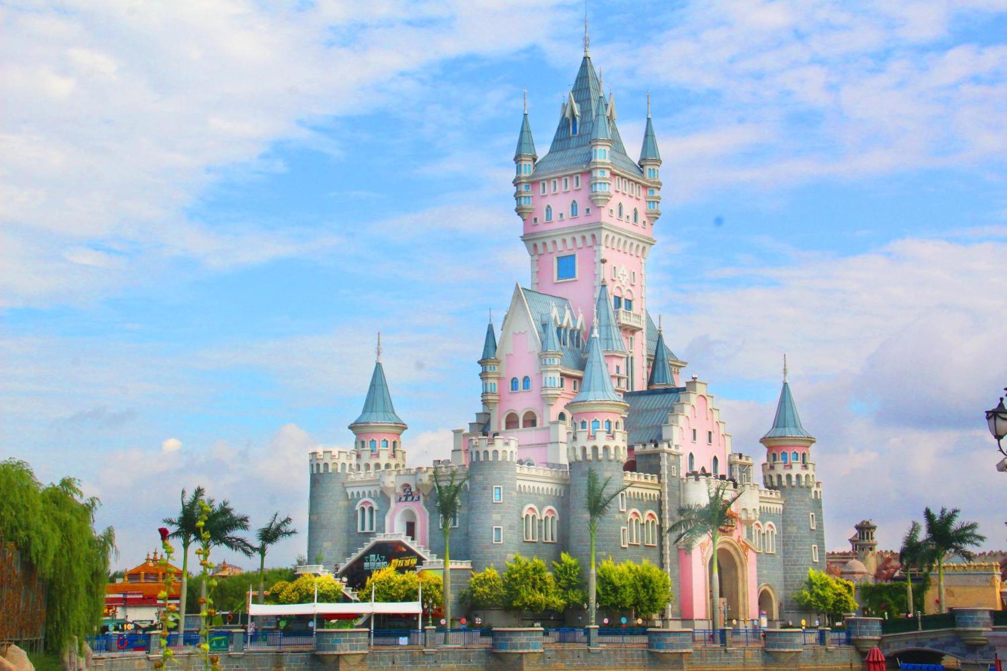 Nostalgia Hotel Near Tianjin Polar Ocean Word- Tianjin Fonte Joy World, 10 Minutes Drive Away From Tianjin Tanggu High-Speed Railway Station, Free Ice-Cream, Mineral Water, Snacks And Laundry Service, English Communication Well المظهر الخارجي الصورة