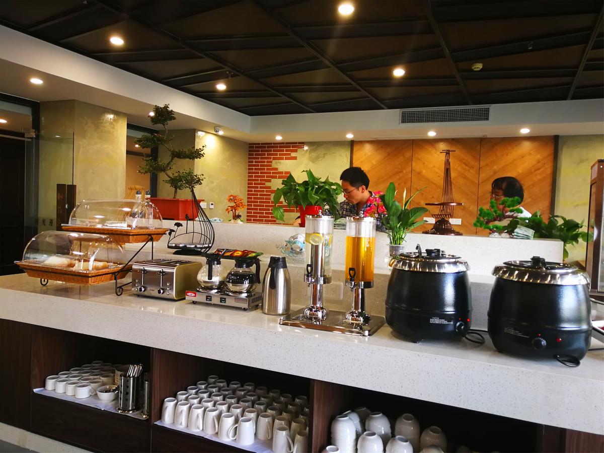 Nostalgia Hotel Near Tianjin Polar Ocean Word- Tianjin Fonte Joy World, 10 Minutes Drive Away From Tianjin Tanggu High-Speed Railway Station, Free Ice-Cream, Mineral Water, Snacks And Laundry Service, English Communication Well المظهر الخارجي الصورة