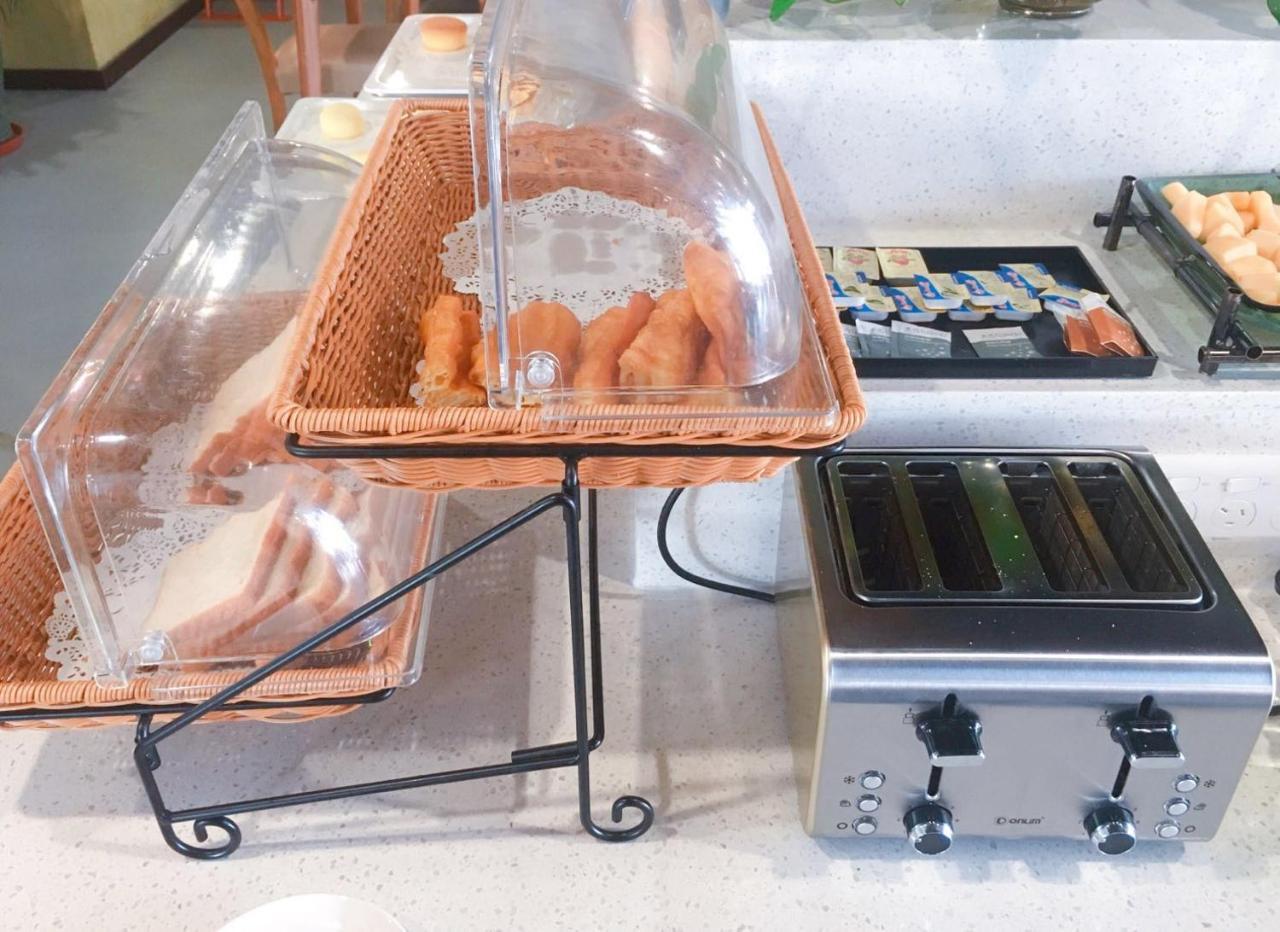 Nostalgia Hotel Near Tianjin Polar Ocean Word- Tianjin Fonte Joy World, 10 Minutes Drive Away From Tianjin Tanggu High-Speed Railway Station, Free Ice-Cream, Mineral Water, Snacks And Laundry Service, English Communication Well المظهر الخارجي الصورة