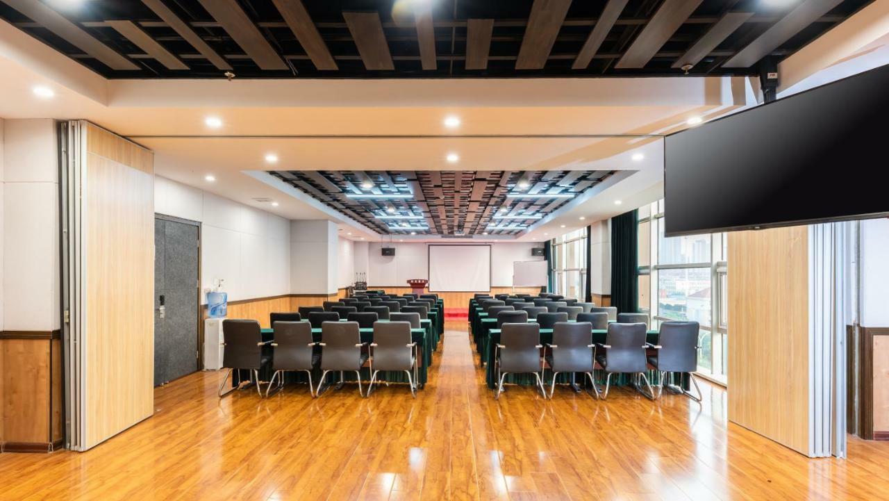 Nostalgia Hotel Near Tianjin Polar Ocean Word- Tianjin Fonte Joy World, 10 Minutes Drive Away From Tianjin Tanggu High-Speed Railway Station, Free Ice-Cream, Mineral Water, Snacks And Laundry Service, English Communication Well المظهر الخارجي الصورة